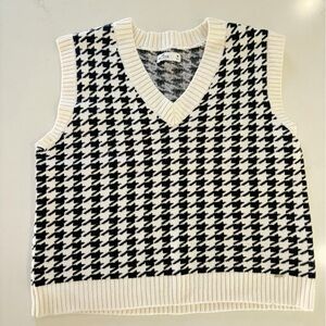 Hollister Oversized Black & Cream Sweater Vest